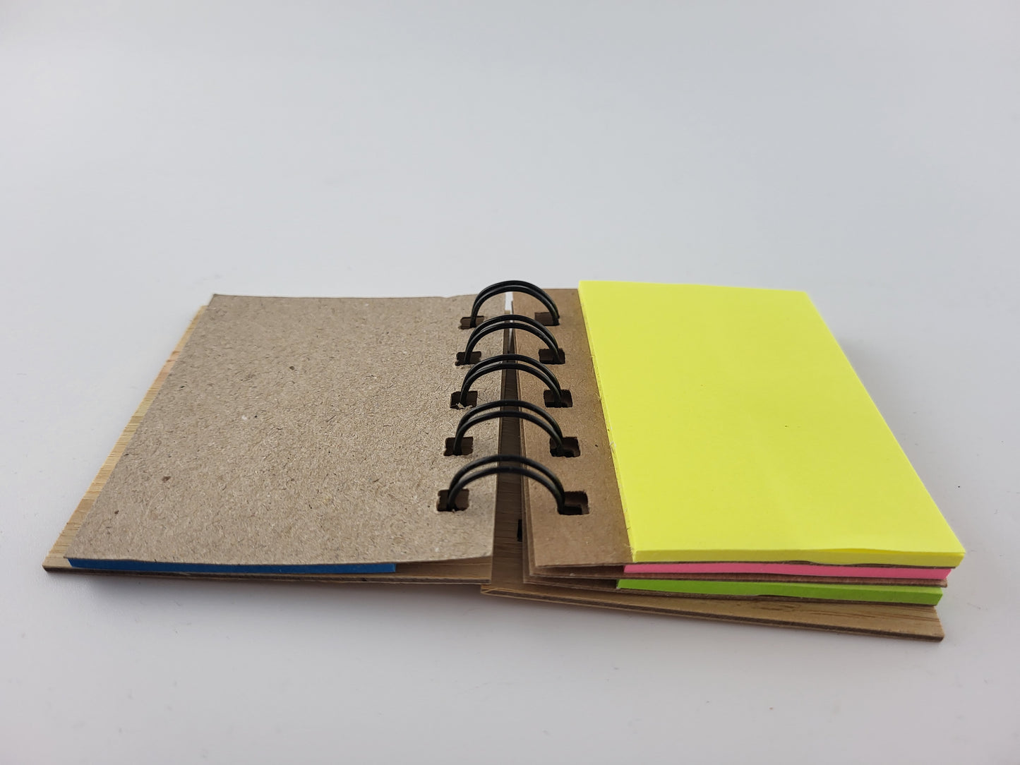 Petit bloc notes à notes autocollantes