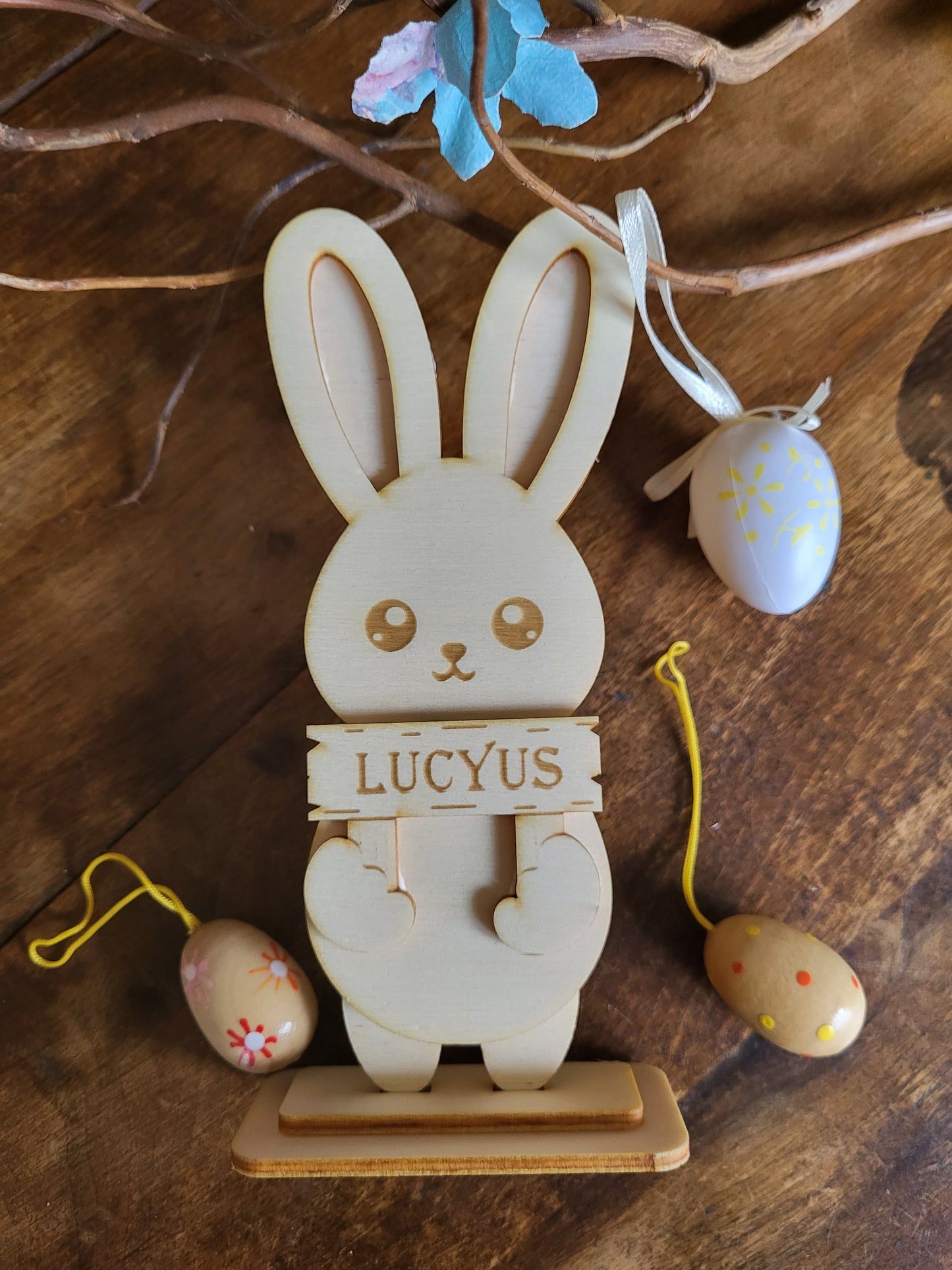 Petit lapin sur son support en trois couches