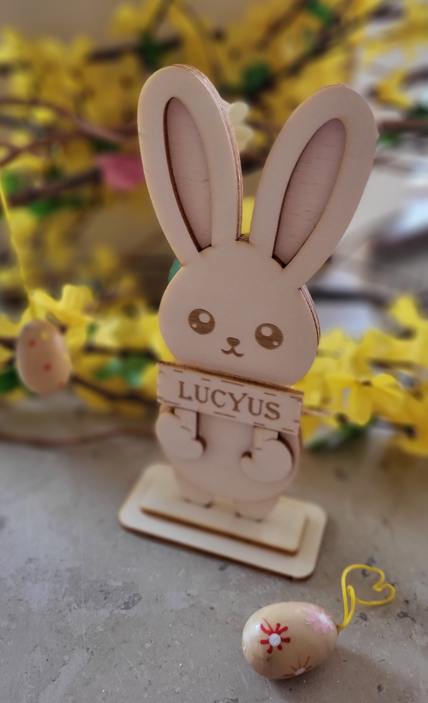 Petit lapin sur son support en trois couches